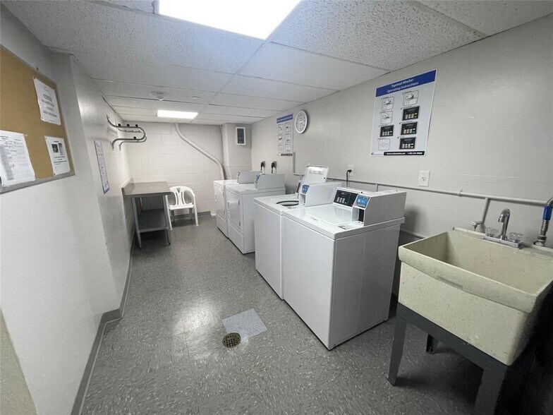 Building Photo - 405 N Ocean Blvd