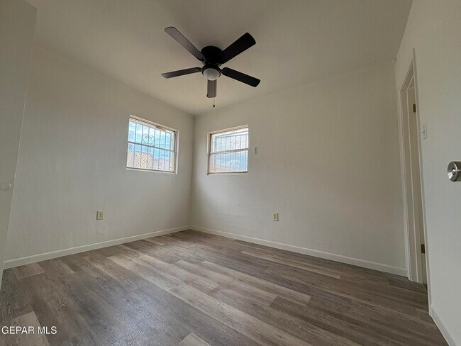 Building Photo - 4900 Debeers Dr