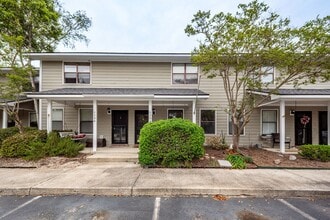 Building Photo - 2 Bedroom, 1.5 Bathroom Townhome in Island Bluff - James Island