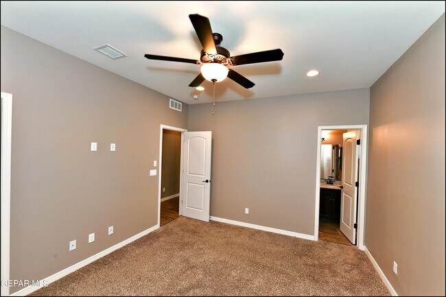 Building Photo - 3741 Loma Adriana