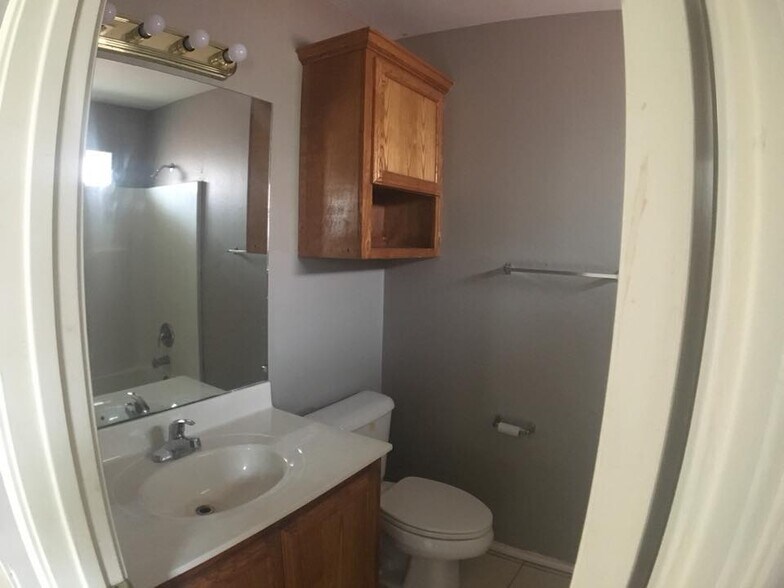 Building Photo - 1107 S Palm Dr