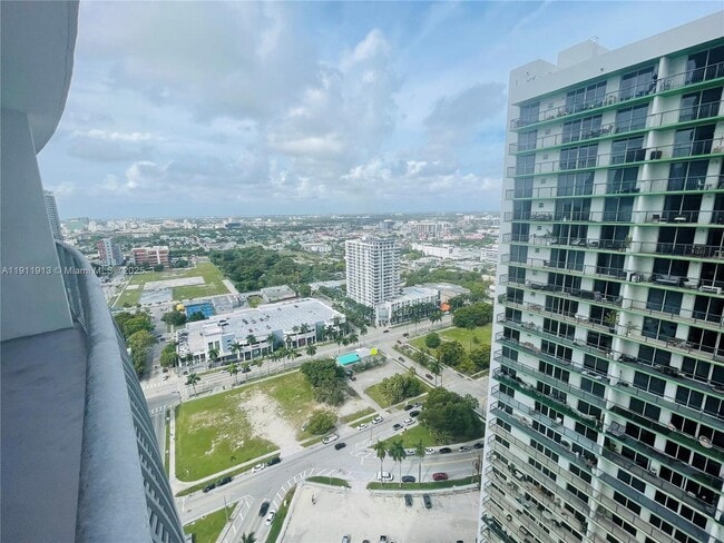 Building Photo - 1750 N Bayshore Dr