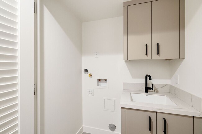 Building Photo - **FULLY FURNISHED** BRAND NEW CONSTRUCTION, MODERN SAND SECTION HOME W/ AMAZING OCEAN VIEWS, 2 LA...