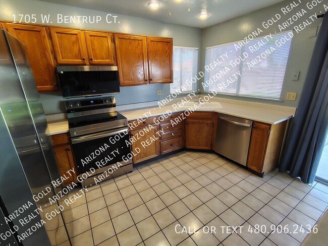 Building Photo - 1705 W Bentrup Ct