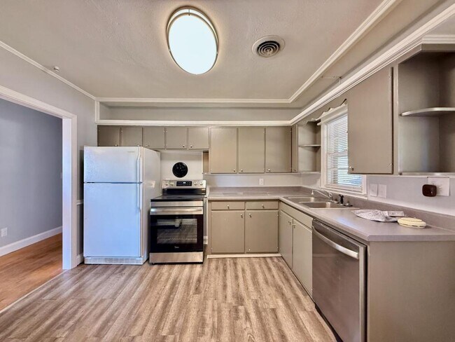 Building Photo - 800 McAbee Dr