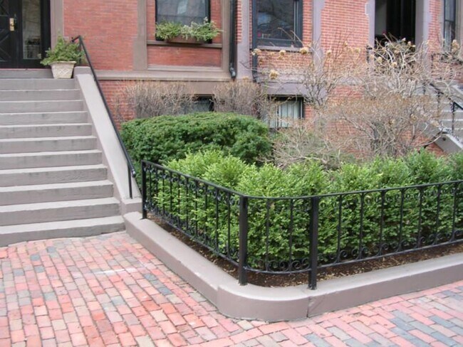 Building Photo - 117 Marlborough St