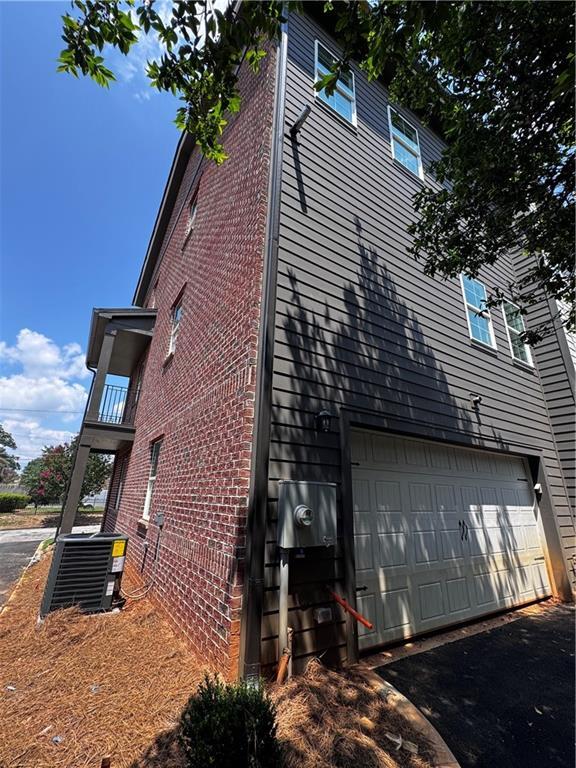 Building Photo - 1777 Temple Ave