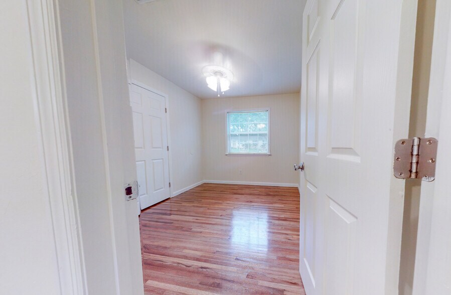 Building Photo - 1904 Karen Ln