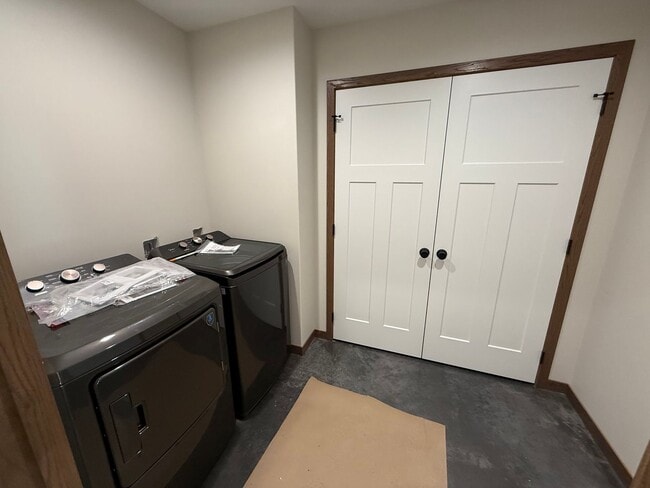 Building Photo - 115 4th St SW