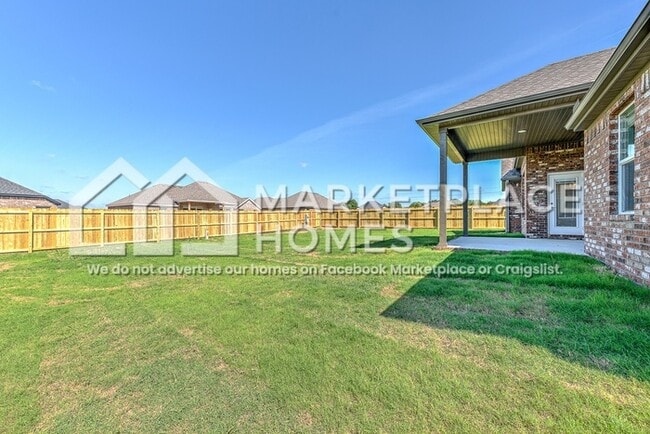 Building Photo - 561 N Goose Xing