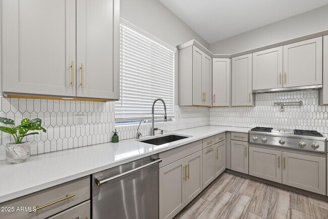 Building Photo - 20194 E Raven Dr