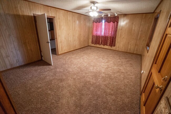 Building Photo - Spacious 4-Bedroom + Office Home on a Cul-de-Sac in Panorama City!