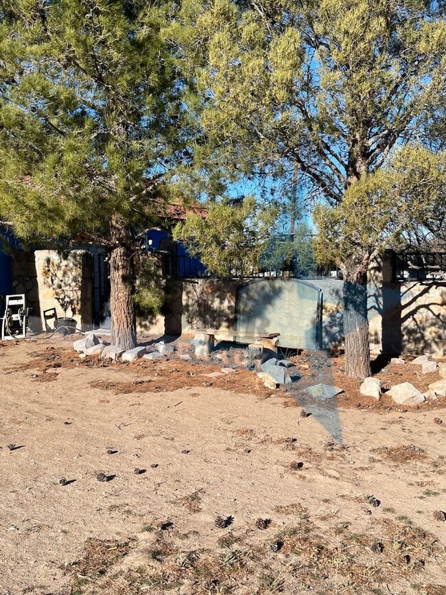 Building Photo - 2 bedroom home in a country type setting