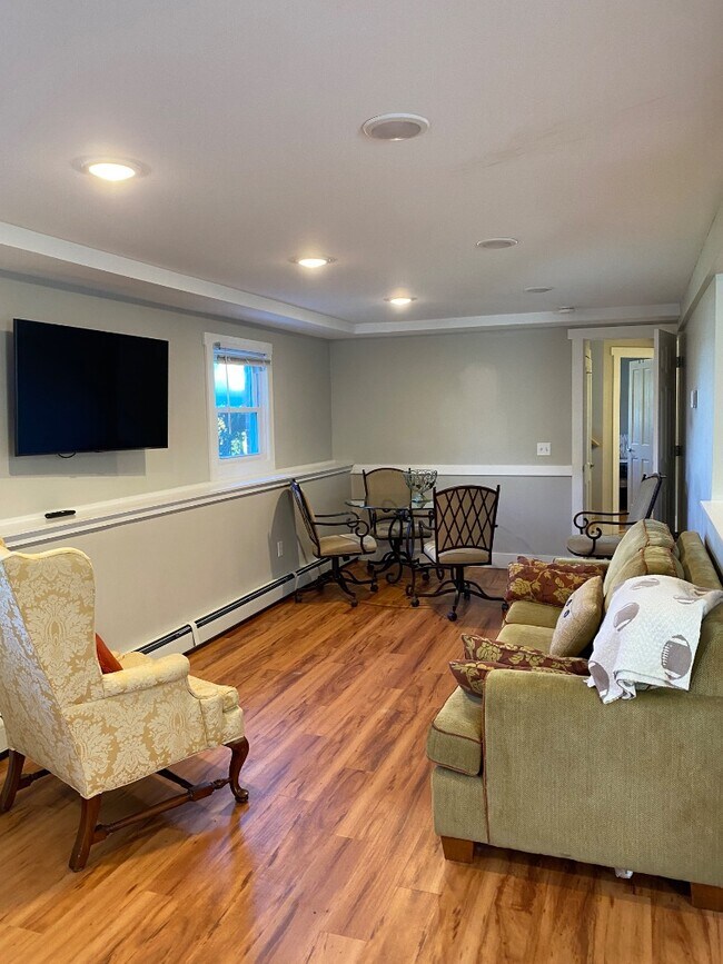 Building Photo - 67 Suncrest Terrace