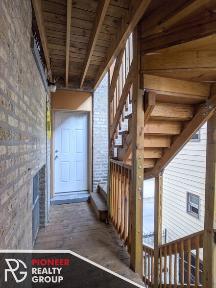 Building Photo - 5029 N Harding Ave