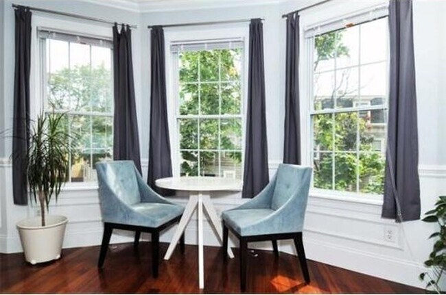 Building Photo - 613-615-615 Dorchester Ave