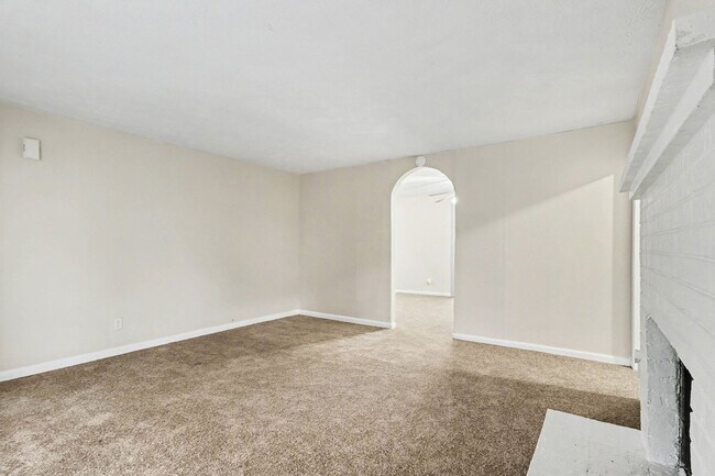 Building Photo - 3 Bedroom 2 Bathroom House