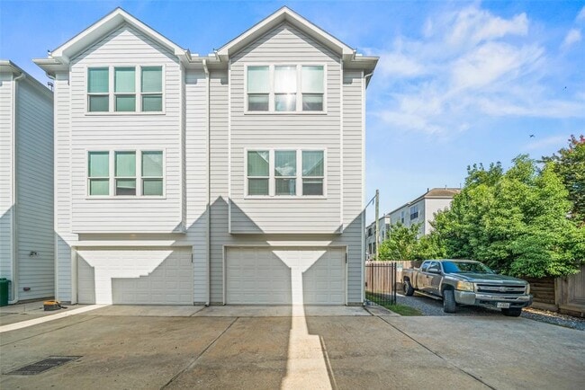 Primary Photo - 850 W 20th St