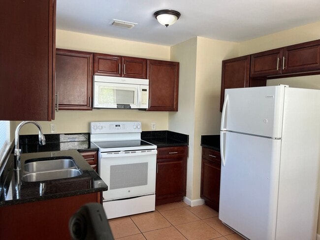 Building Photo - 300 Orange Ave