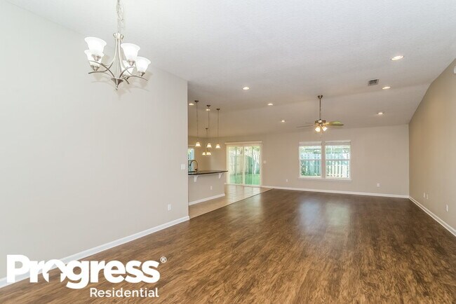 Building Photo - 15846 Canoe Creek Dr