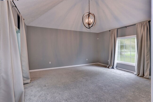 Building Photo - Beautifully Renovated Running Man Gem - Co...
