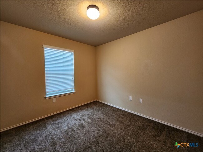 Building Photo - 622 Creekside Cir