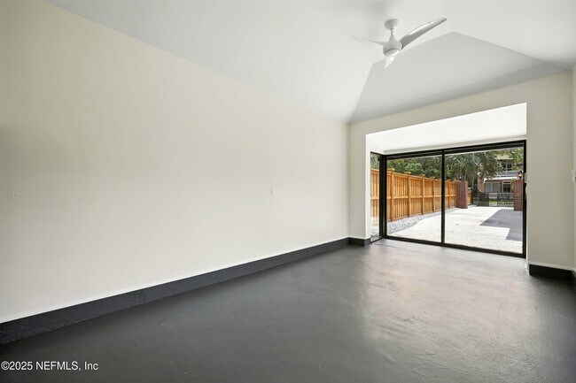 Building Photo - 2131 St Johns Ave
