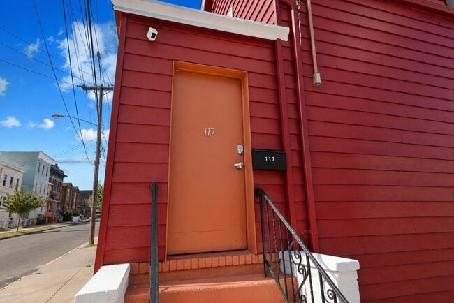 Building Photo - 117 Sherman Ave