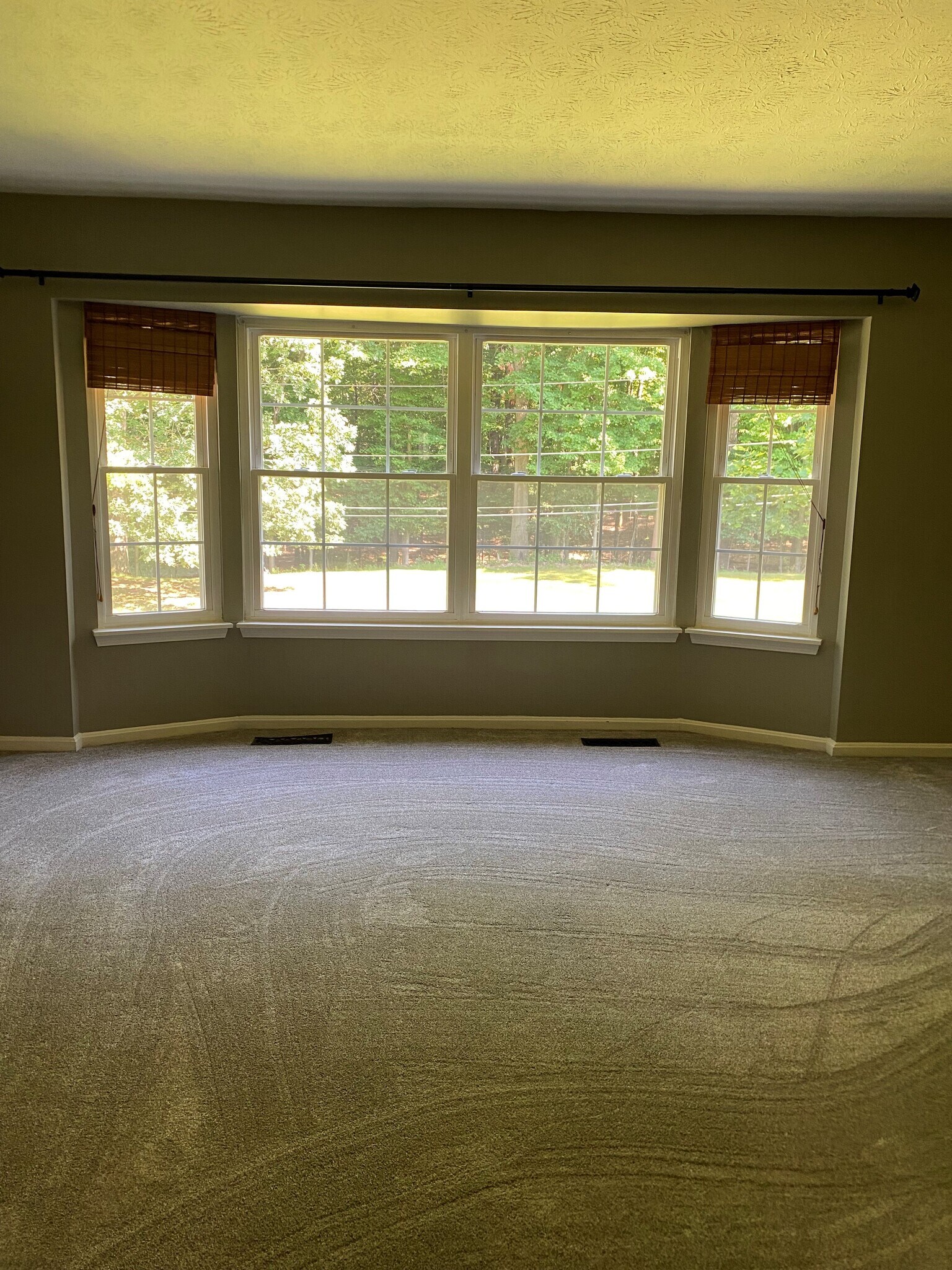 Building Photo - 6970 Carriage Hill Dr