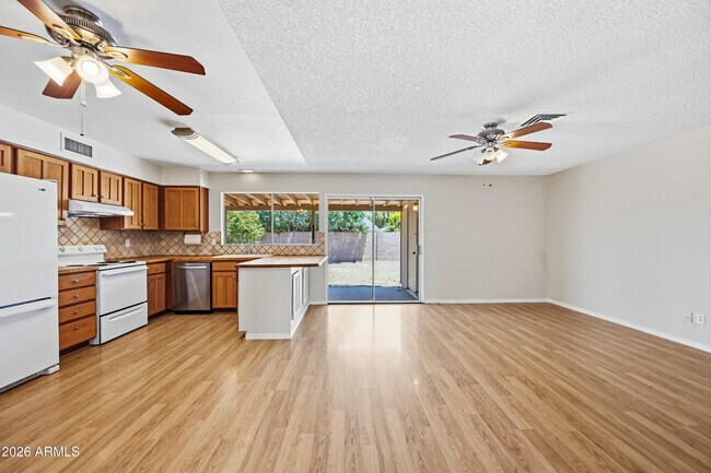 Building Photo - 2216 W Straford Dr