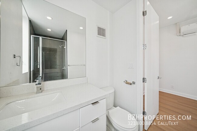 Building Photo - 4523 1/2 St Elmo Dr-