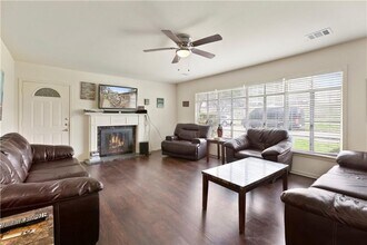 Building Photo - Duplex 11 Bedrooms 6 Baths Available August 2025