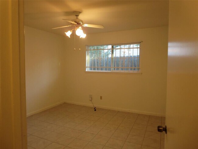Building Photo - 1006 Walnut Bend Ln