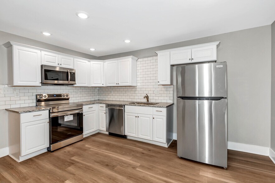 Building Photo - 1018 Fairway Dr NW