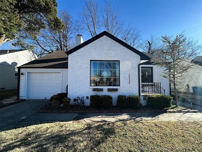 Building Photo - 2117 S Delaware Ct