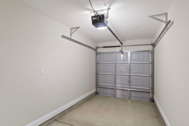 Building Photo - 1006 10th St NE