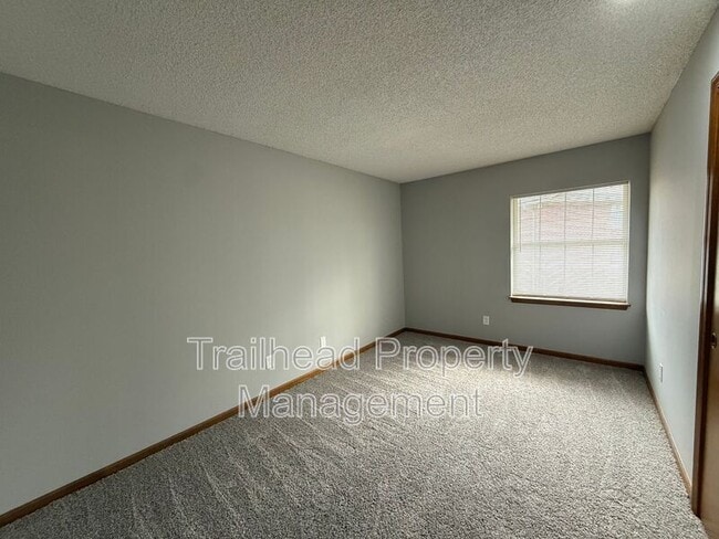 Building Photo - 3409 NW Duncan Rd