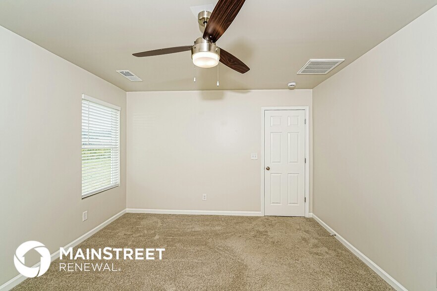 Building Photo - 832 Lora Ln