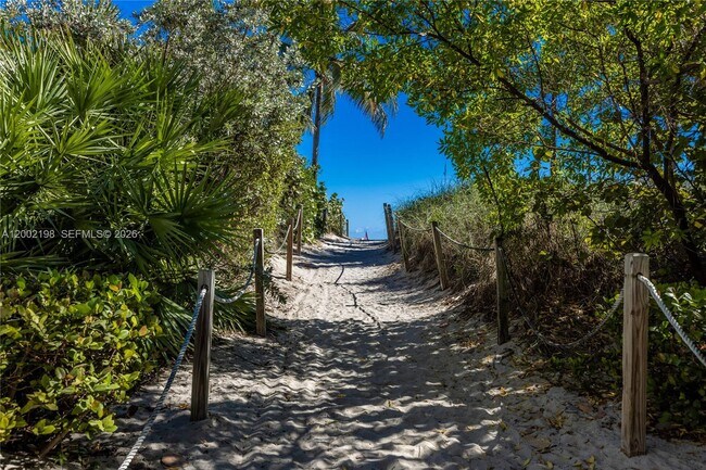 Building Photo - 1623 Collins Ave