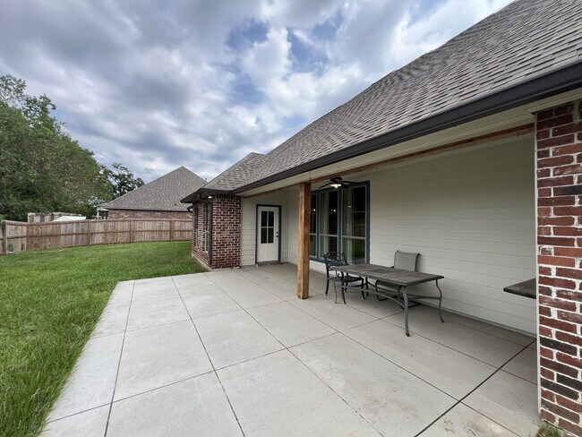 Building Photo - 7335 Oak View Dr.