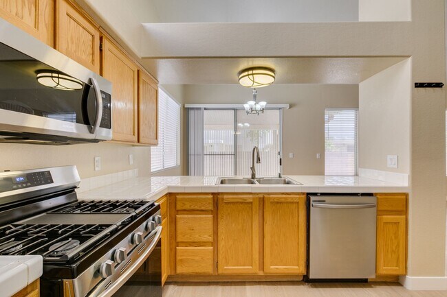 Building Photo - SW BEAUTY*2 BEDROOMS*OPEN FLOORPLAN*COMMUNITY POOL, GATED*CHECK THIS HOME OUT TODAY!