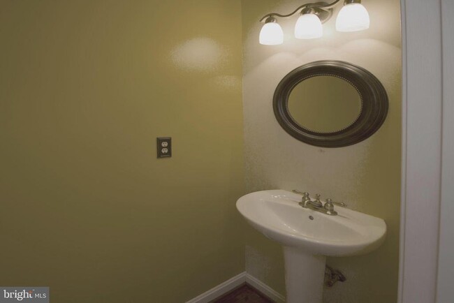 Building Photo - 5339 Buxton Ct