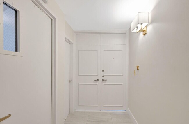Building Photo - 5550 N Ocean Dr