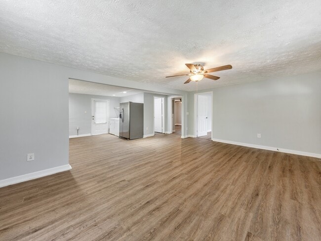 Building Photo - 322 Hillcrest St