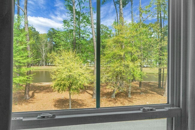 Building Photo - Johns Island 4BR, 2.5 BA Gem: Features Wood Floors, 2-Car Garage, & Community Pool