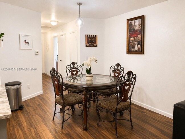 Building Photo - 4633 Vilabella Dr