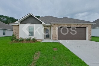 Building Photo - 111 Rainfall Ln