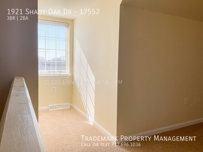 Building Photo - Spacious Row Townhome