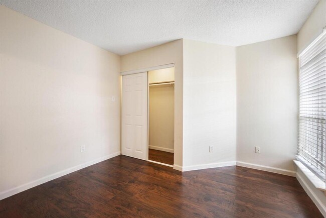 Building Photo - 10555 Turtlewood Ct