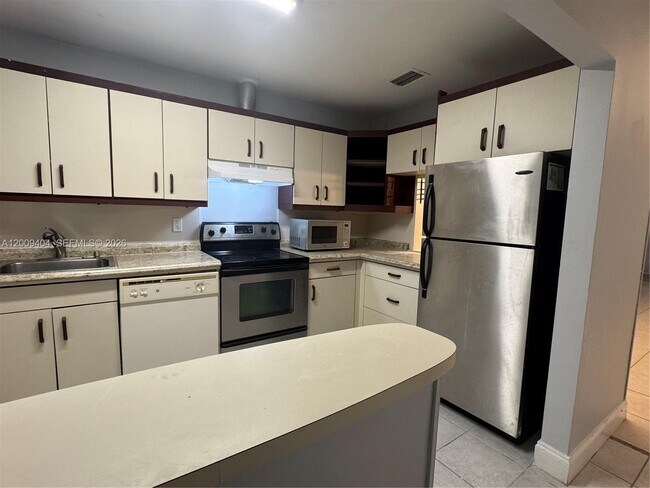 Building Photo - 1140 NW 85th Ave